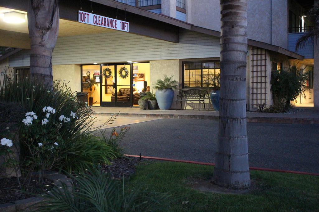 לומפוק O'Cairns Inn And Suites מראה חיצוני תמונה