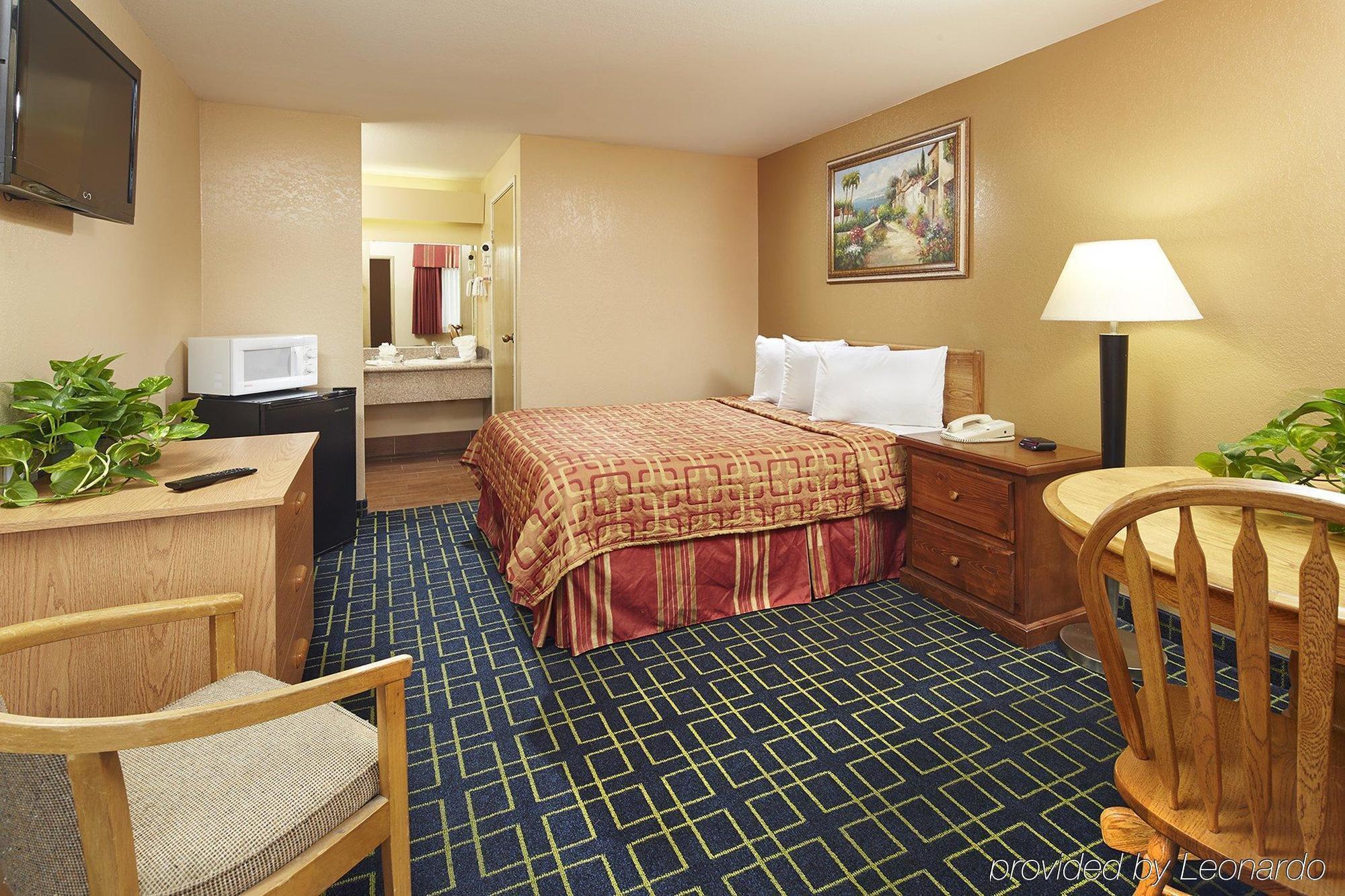 לומפוק O'Cairns Inn And Suites מראה חיצוני תמונה