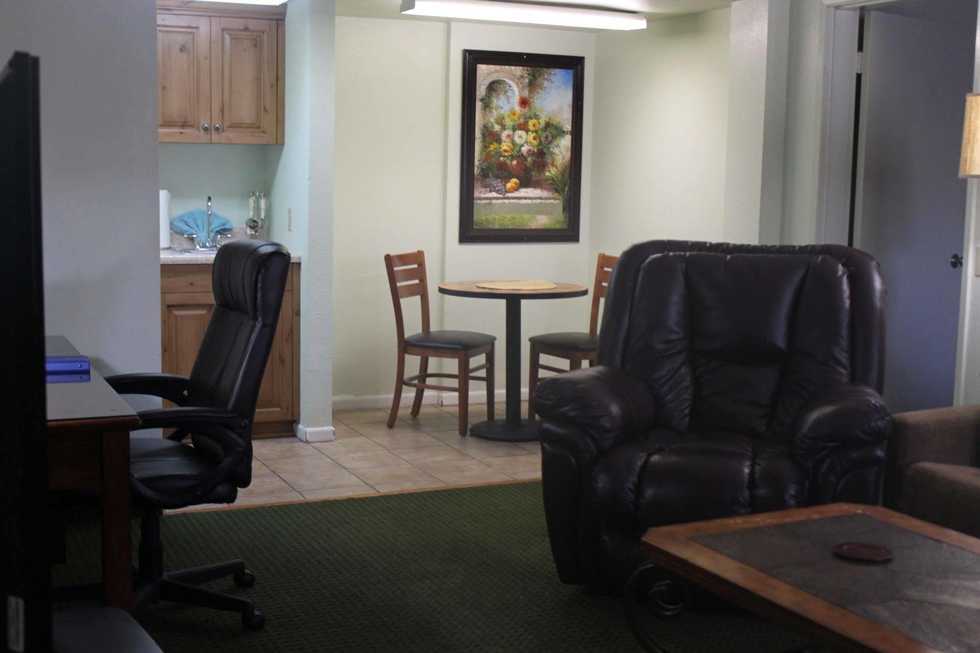 לומפוק O'Cairns Inn And Suites מראה חיצוני תמונה