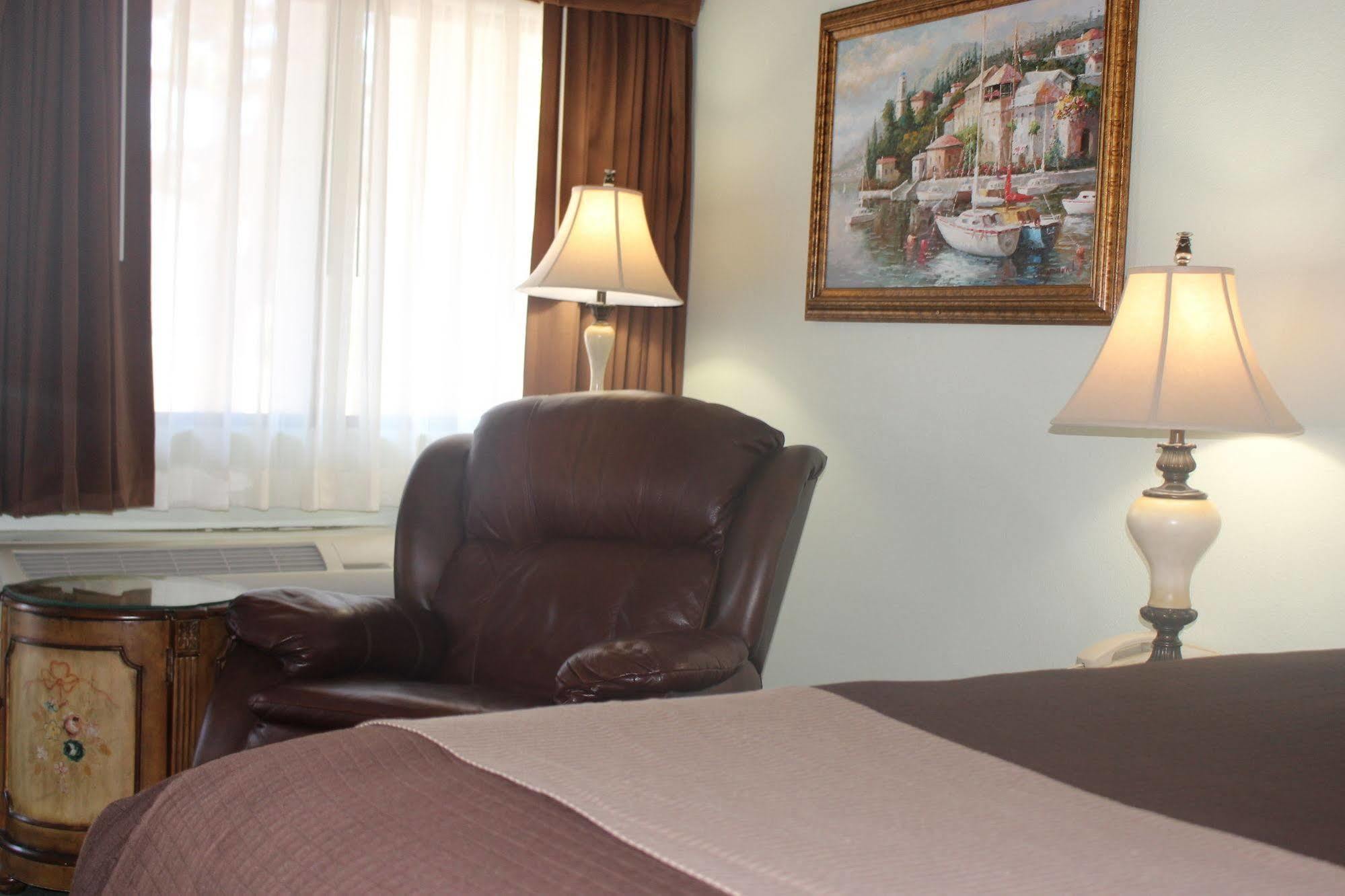 לומפוק O'Cairns Inn And Suites מראה חיצוני תמונה
