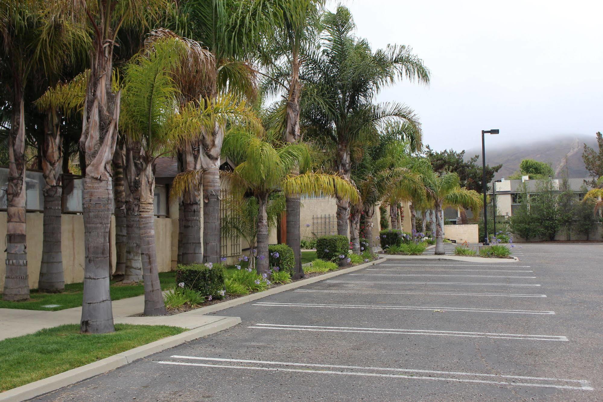 לומפוק O'Cairns Inn And Suites מראה חיצוני תמונה