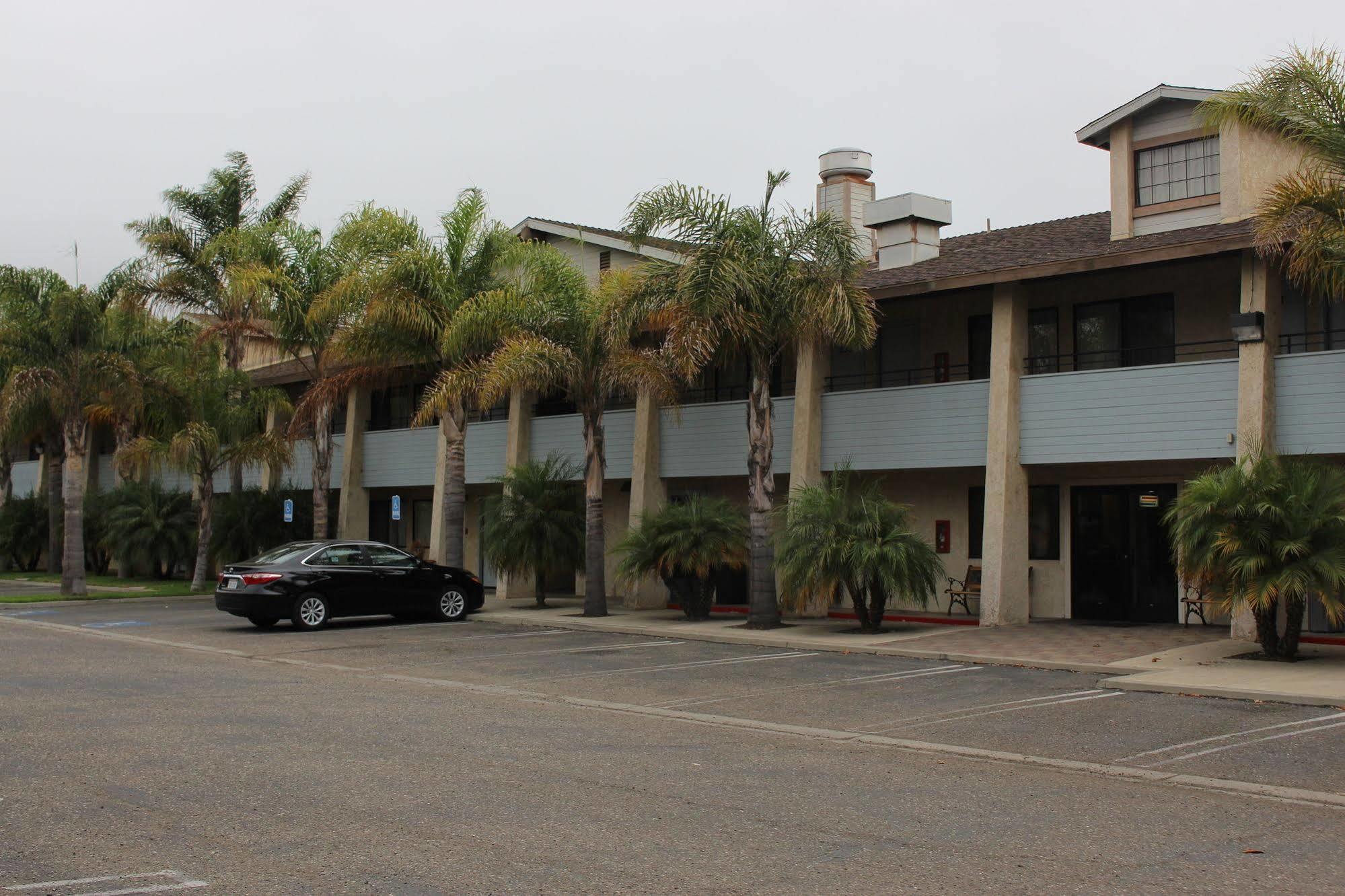 לומפוק O'Cairns Inn And Suites מראה חיצוני תמונה