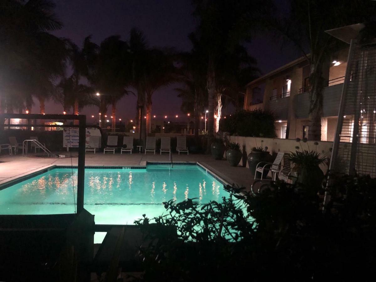 לומפוק O'Cairns Inn And Suites מראה חיצוני תמונה